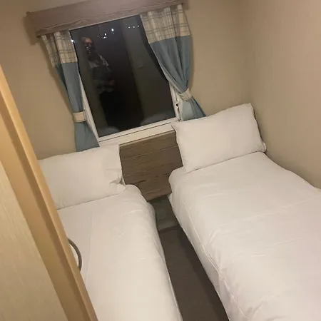 25 Cherry Tree Holiday park Gristhorpe