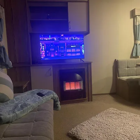 25 Cherry Tree Gristhorpe